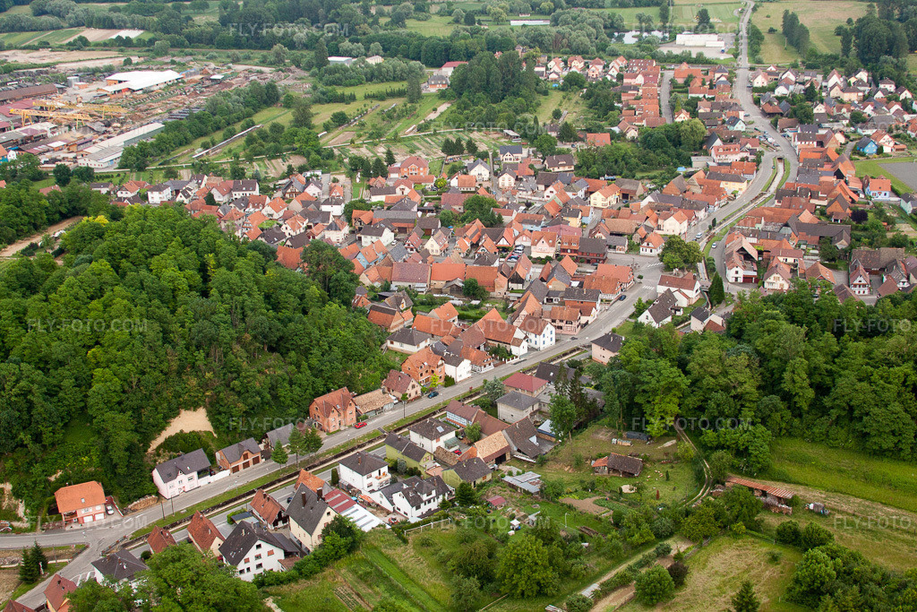 Aerial view: View of the town in Mothern in the state Bas-Rhin, France.Photo: IMG_28759.jpg taken on 06/14/2010 by Werner Riehm/FLY-FOTO.comResolution of the original: 4752 x 3168 px