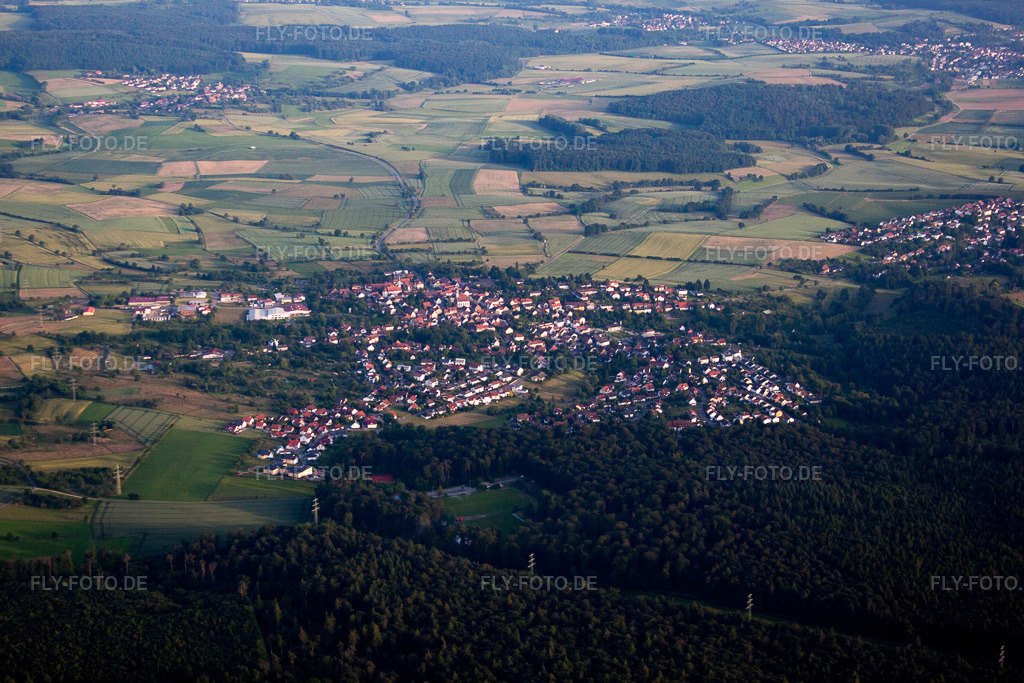 Luftbild: Ortsansicht von Norden in Neunkirchen im Bundesland Baden-Württemberg in Deutschland. – Foto: IMG_66343.jpg vom 30.05.2014 durch Werner Riehm/FLY-FOTO.de – Auflösung des Originals: 4752 x 3168 px