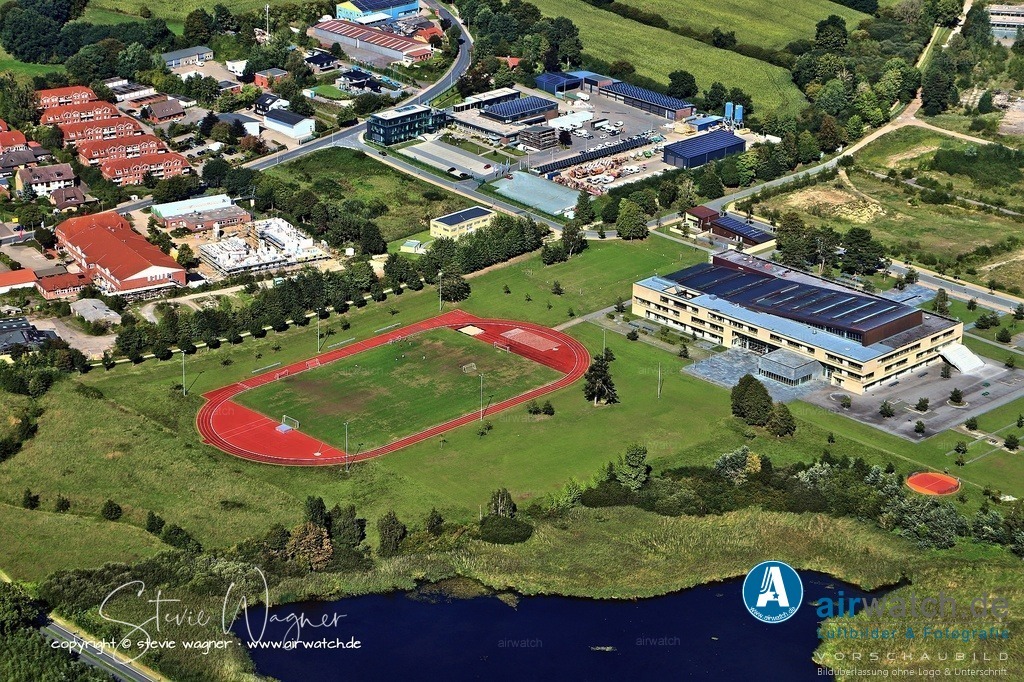 Luftbild Schleswig, Auf der Freiheit, Kaserne Auf der Freiheit, A.P.Moeller Skolen | Luftbild Schleswig, Auf der Freiheit, Kaserne Auf der Freiheit, A.P.Moeller Skolen