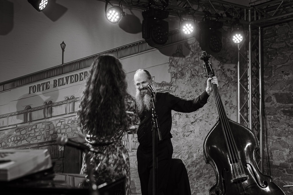 Maria Markesini Konzert | Maria Markesini meets Klazz Brothers im Forte Belvedere Leisnig zum Festival Hallo Leisnig 2022. - Realisiert mit Pictrs.com