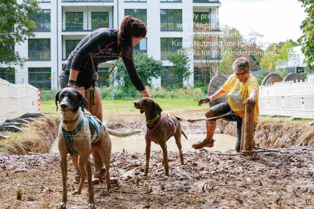 Schlamm_mit_Hund (457 von 460) | stephaniefillaphotographie - Realisiert mit Pictrs.com