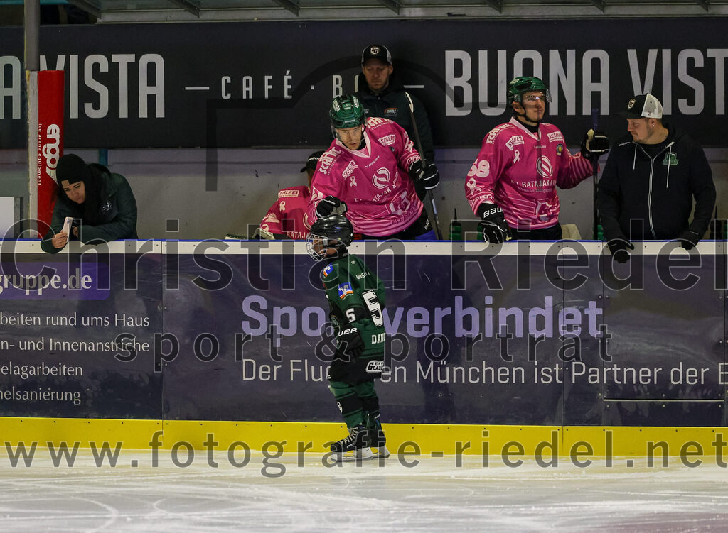 2025-10-28_020_TSV_Erding_gegen_Toelzer_Loewen | Erding, Deutschland, 28.10.2025:Eishockey, Oberliga Süd 2025 / 2026, 13. Spieltag, TSV Erding gegen Tölzer Löwen, Endergebnis: 2:5Mark Waldhausen (Erding Gladiators, #27), Paul Pfenninger (Erding Gladiators, #58)Foto: Christian Riedel / fotografie-riedel.net