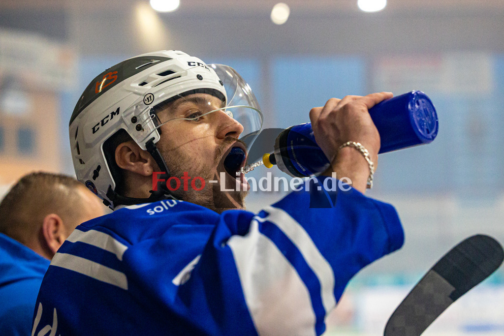 Achtelfinale Spiel 1 SC Forst vs EV Pegnitz ICE DOGS | Eishockey Landesliga Playoffs 2023/2024, Achtelfinale Spiel 1 SC Forst vs EV Pegnitz ICE DOGS, 20240218,
Sebastian SCHATTMAIER (Nature Boyz 27) auf der Bank,
2024-02-18 in Peißenberg (Eisstadion)
27 Sebastian SCHATTMAIER (Nature Boyz 27)
Copyright: WolfgangxLindner foto-lindner.de
