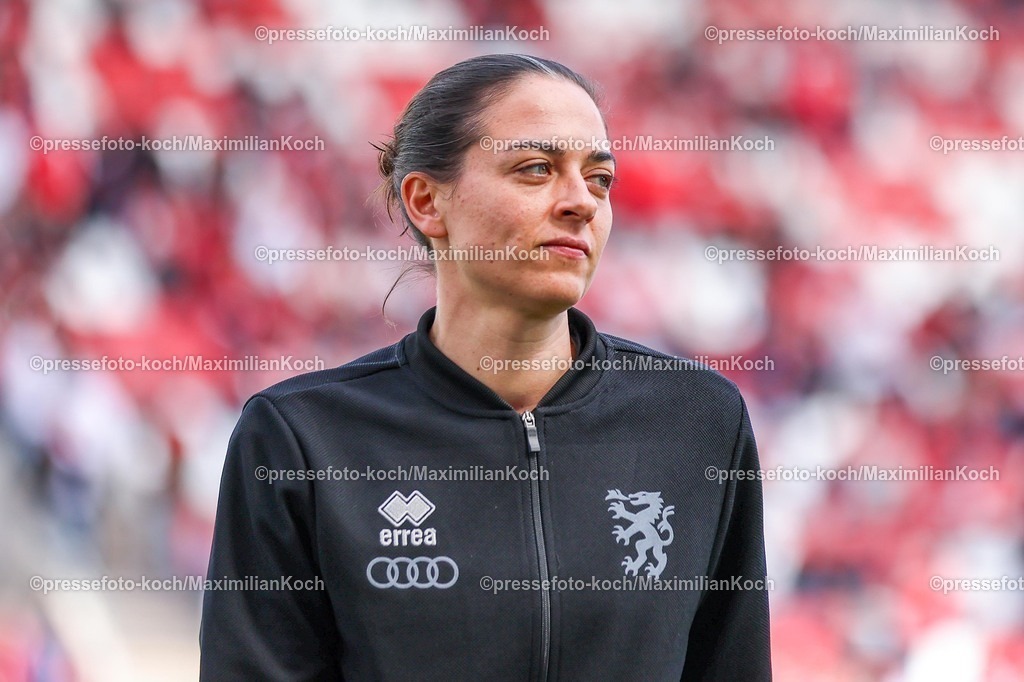 xKWIx11042601014 | 2026.04.11, xkwix, Fußball, 3.Liga, Rot-Weiss Essen -  FC Ingolstadt, Stadion an der Hafenstraße, 33.Spieltag, Saison 2025 / 2026: Sabrina Wittmann (FC Ingolstadt 04 Cheftrainerin) DFB regulations prohibit any use of photographs as image sequences and or quasi-video. Photo: xKamilxWilkowskixPressefotoKochx