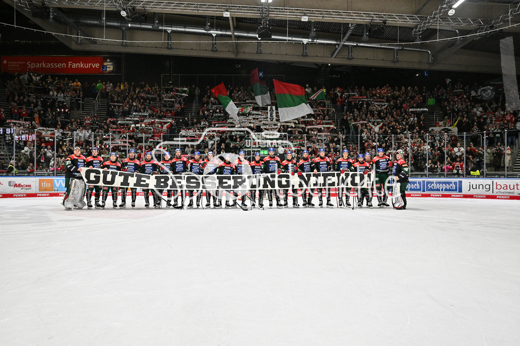 Augsburger Panther - Adler Mannheim | Ein Spruchband fuer den schwer verletzten Marco NIEWOLLIK (Augsburger Panther #28) / Ultras / Gute Besserung / DEL: Augsburger Panther - Adler Mannheim, Curt Frenzel Stadion am 16.02.2025