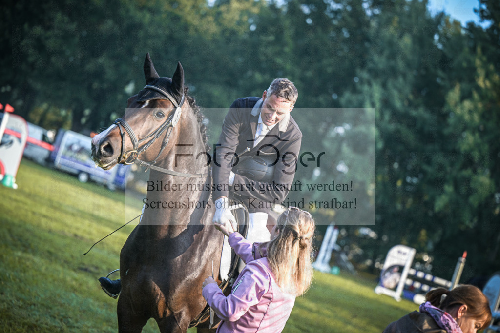 DOS_0043 | Entdecke hochwertige Reitturnierfotos von Foto Oger. Professionell, emotional und authentisch – jetzt Lieblingsmomente im Shop bestellen.Deutschlandweite Turnierfotografie. - Realisiert mit Pictrs.com