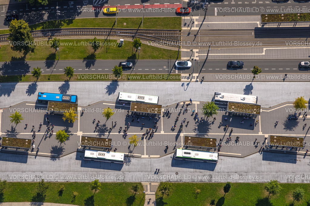 Gelsenkirchen240807862GE-Nord | Luftbild, Busse und Fahrgäste am ZOB Omnibusbahnhof Buer, Buer, Gelsenkirchen, Ruhrgebiet, Nordrhein-Westfalen, Deutschland