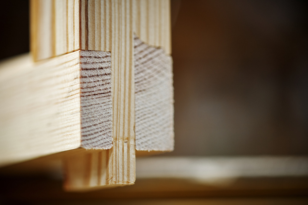 Nahaufnahme einer Holzverbindung  | Wien, Austria - July 15, 2019: Nahaufnahme einer Holzverbindung . - Realisiert mit Pictrs.com