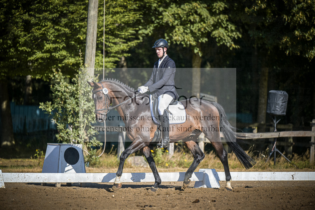 DOS_1296 | Entdecke hochwertige Reitturnierfotos von Foto Oger. Professionell, emotional und authentisch – jetzt Lieblingsmomente im Shop bestellen.Deutschlandweite Turnierfotografie. - Realisiert mit Pictrs.com