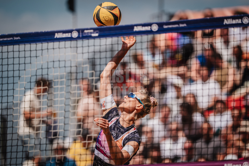 Beachvolleyball | Frauen | Allianz German Beach Tour 2025 | Tourstop Düsseldorf | 17.05.2025 | Sarah Schneider beim Angriff