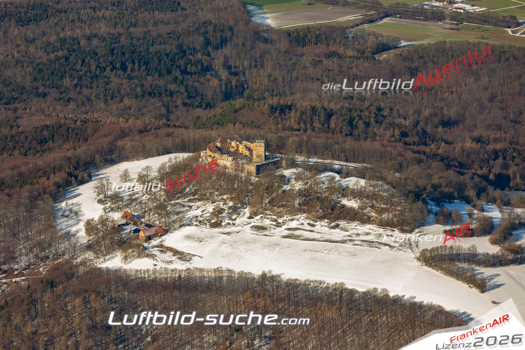 aktuelles Luftbild von Giechburg-winter  - Luftaufnahme wurde 2019 von https://frankenair.de mittels Flugzeug (keine Drohne) erstellt.