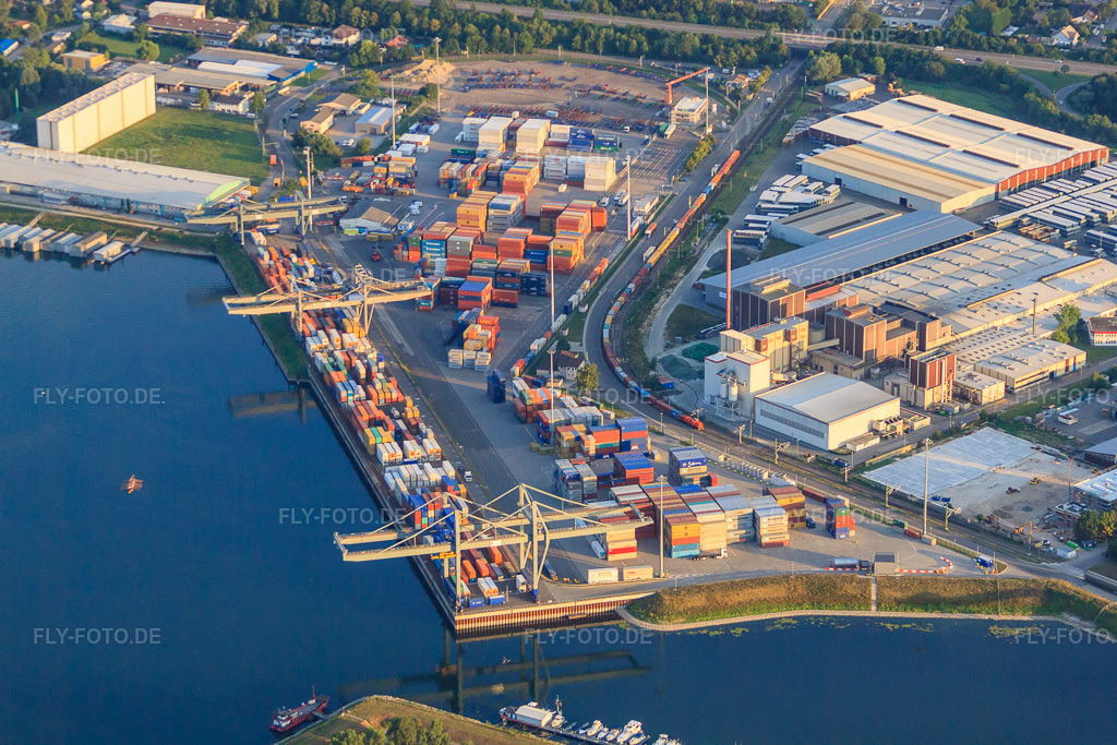 Luftbild: DP World Intermodal GmbH im Hafen Germersheim in Germersheim im Bundesland Rheinland-Pfalz in Deutschland. – Foto: IMG_51596.jpg vom 08.08.2012 durch Werner Riehm/FLY-FOTO.de – Auflösung des Originals: 4752 x 3168 px – DP World | End-to-End Supply Chain Solutions | Global Trade