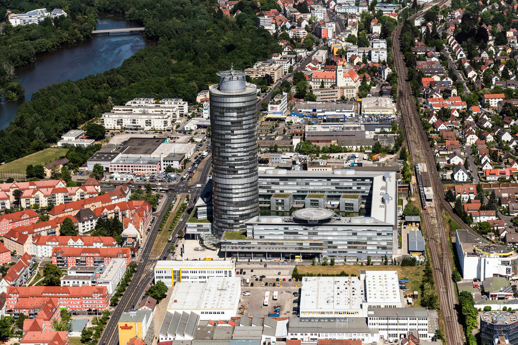dr__dsc8995.jpg | NüRNBERG 07.05.2018 Business- Tower- Hochhaus- Gebäude der Nürnberger Versicherungsgruppe an der Ostendstraße in Nürnberg im Bundesland Bayern. Weiterführende Informationen bei: Dürschinger Architekten,  NÜRNBERGER. // High-rise buildings Nuernberger Versicherungsgruppe on Ostendstrasse in Nuremberg in the state Bavaria. Further information at: Duerschinger Architekten,  NUeRNBERGER. Foto: Daniel Reiter