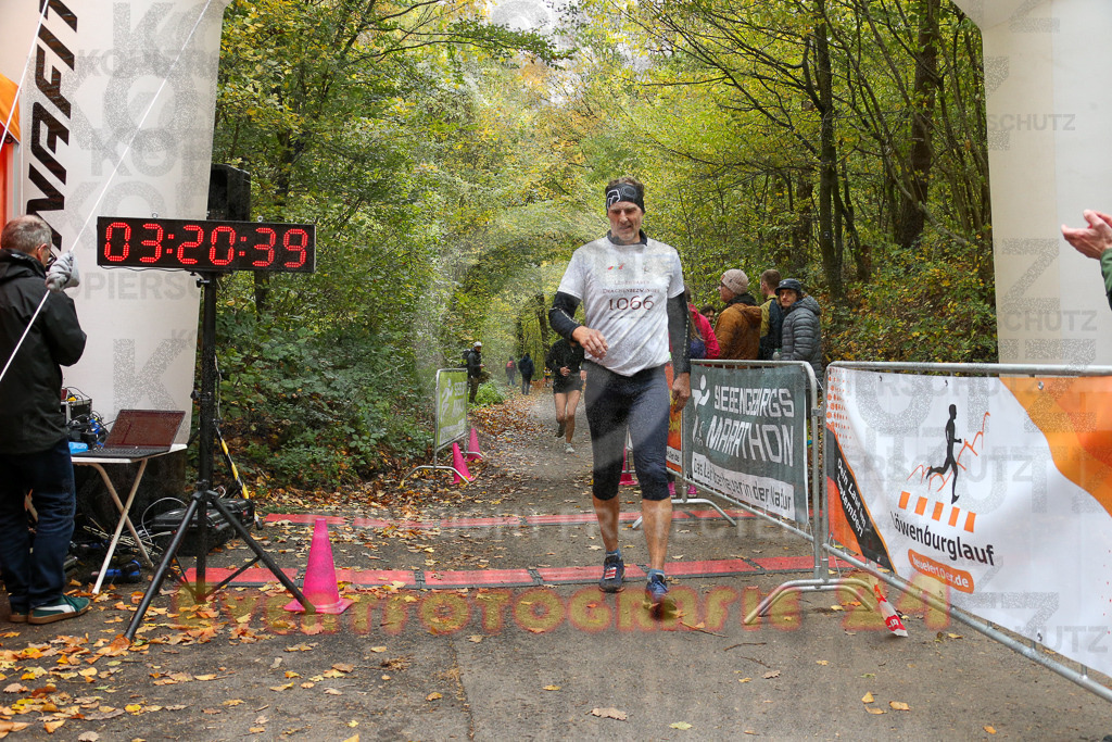 251026_1322_EX1_3263 | Sportfotografie im Rhein-Sieg Kreis, Köln, Bonn, NRW, Rheinland Pfalz, Hessen, etc. Unser Tätigkeitsfeld umfasst den Laufsport vom Volkslauf über den Marathon, Duathlon, Triathon bis zum Ultralauf wie Kölnpfad Ultra oder Schindertrail.