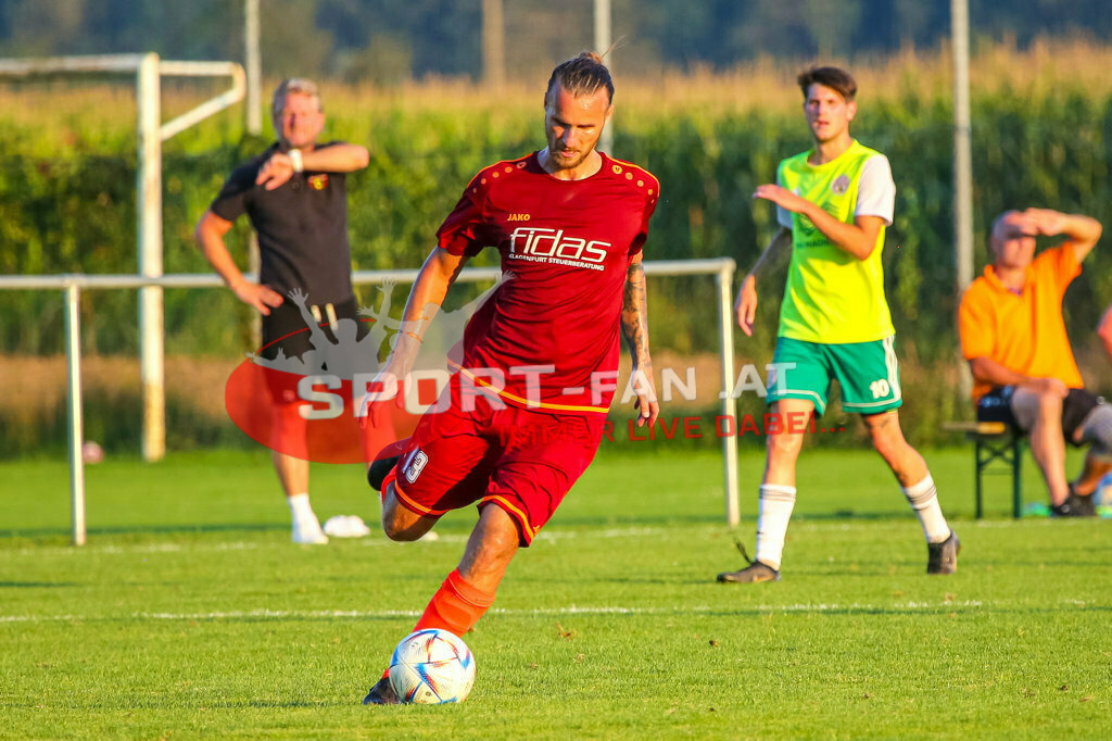 ASKÖ Wölfnitz - WSG Radenthein 2-2, Unterliga West | Florian Bidovec (ASKÖ Wölfnitz, K #13) Tobias Klug (WSG Radenthein #10) ASKÖ Wölfnitz - WSG Radenthein 2-2 am 20.08.2023 in Wölfnitz
(Sportplatz), Austria, (Photo by Ernst Krawagner sport-fan.at) - Realisiert mit Pictrs.com
