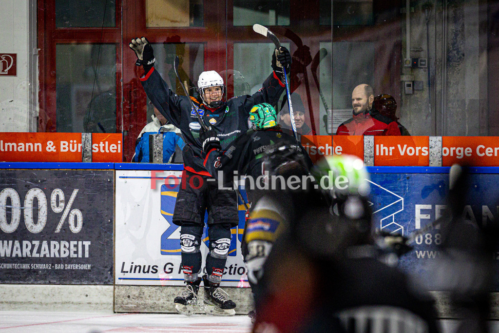 Peißenberg MINERS gegen ERSC Amberg | Eishockey Bayernliga 2025/26 Vorrunde 18. Spieltag, Peißenberg MINERS gegen ERSC Amberg, 20251212,Nepomuk RIEGER (MINERS 97) Torjubel,2025-12-12 in Peißenberg (flatbuy Arena Peißenberg), Nepomuk RIEGER (MINERS 97)Copyright: WolfgangxLindner www.foto-lindner.de