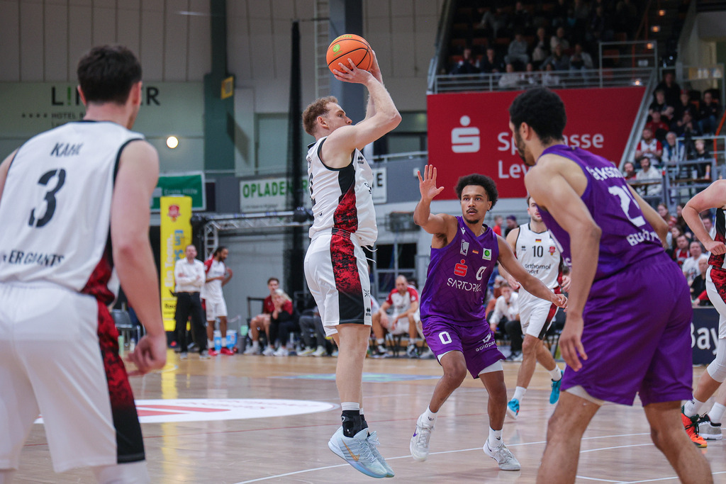 Pro A BAYER GIANTS vs BG Göttingen-141 | Fotos von Basketballspielen aus dem Raum NRW fotografiert von Gero Mueller-Laschet und Daniel Schaefer - Realisiert mit Pictrs.com