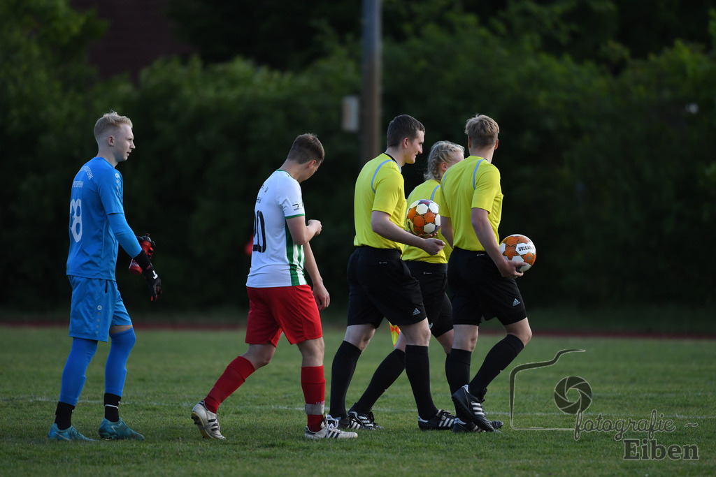 TuS Ofen-SG FriPe | Herren 1. Kreisklasse Süd, Jade-Weser-Hunte; TuS Ofen (blau)-SG FriPe (weiß) am 28.05.2025; in Ofen (), Photo: Philip Eiben 2025 - Realisiert mit Pictrs.com