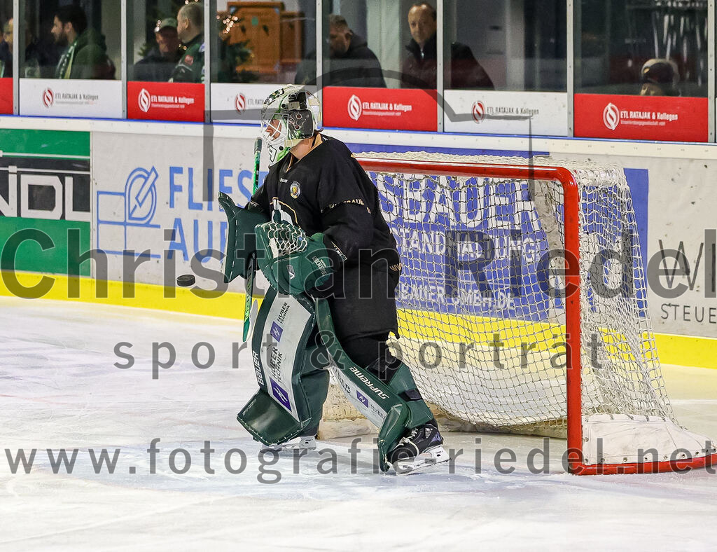 2025-11-30_020_TSV_Erding_gegen_EC_Peiting | Erding, Deutschland, 30.11.2025:Eishockey, Oberliga Süd 2025 / 2026, 22. Spieltag, TSV Erding gegen EC Peiting, Endergebnis: 5:1Torwart Leon Meder (Erding Gladiators, #39)Foto: Christian Riedel / fotografie-riedel.net