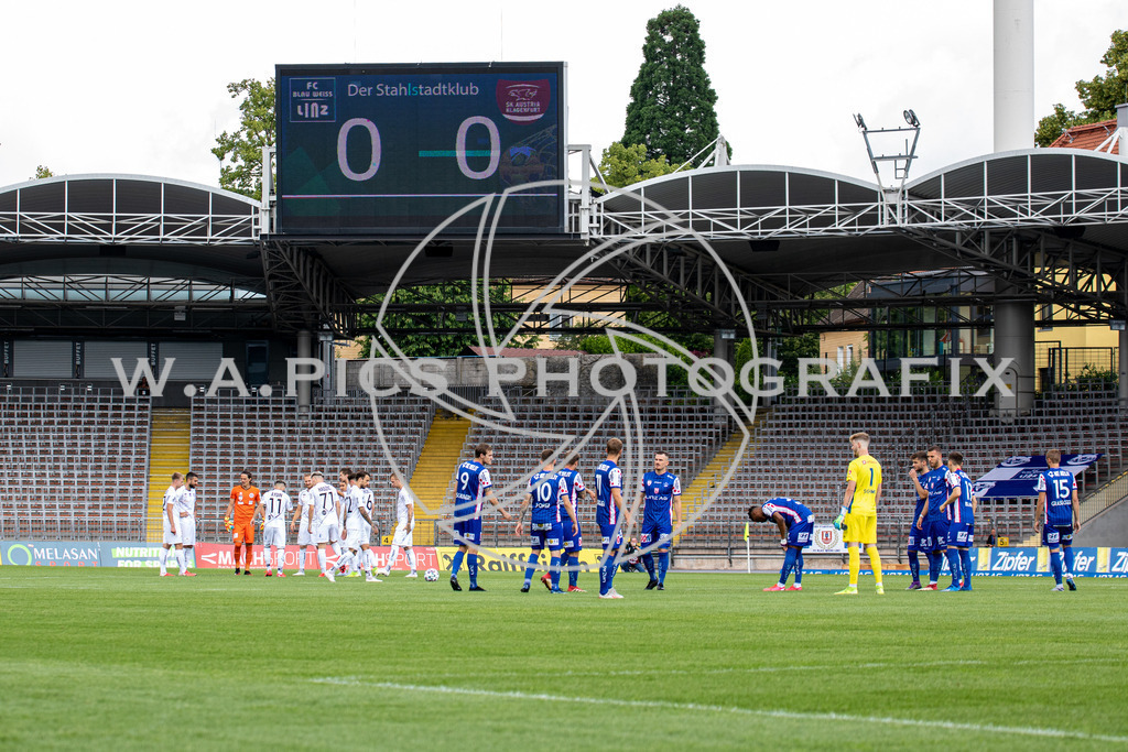  Blau Weiss Linz vs Austria Klagenfurt | LINZ, AUSTRIA,HPYBET 2. Liga, Runde 21 Blau Weiss Linz vs Austria Klagenfurt, Image shows post match.
Photo: SMP/Andreas Willdoner