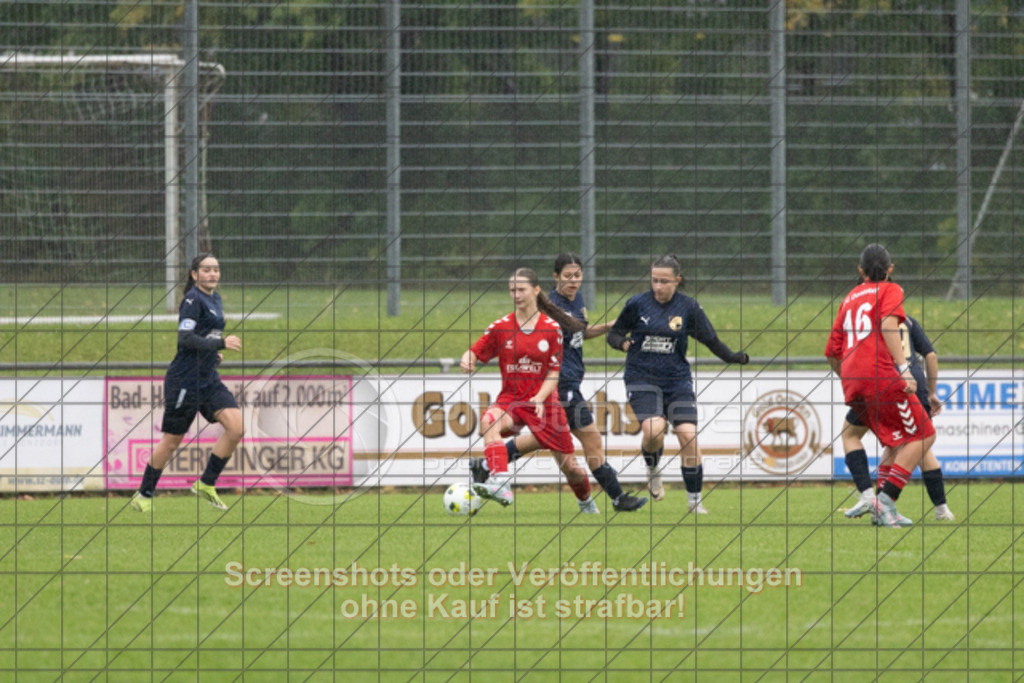 20251004_165801_0445 | #,1.FC Donzdorf (rot) vs. ASV Spartania Eislingen (blau), Fussball, B-Juniorinnen-Verbandsstaffel Nord, wfv, 03. Spieltag, Saison 2025/2026, Rasenplatz, Lautertal Stadion, Süßener Straße 16, 73072 Donzdorf, 04.10.2025 - 16:00 Uhr,Foto: PhotoPeet-Sportfotografie/Peter Harich