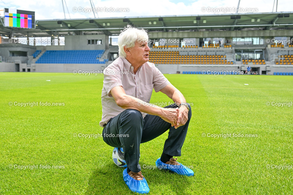 Hofmann Personal Stadion Linz_ Hermann Schellmann_ 04.07.2023-5 | 04.07.2023, Hofmann Personal Stadion Linz, AUT, im Bild Hermann Schellmann (Ex Praesident FC Blau Weiss Linz)