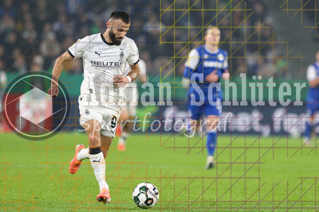 Borussia Mönchengladbach vs Karlsruher SC - DFB-Pokal 2. Runde | Mönchengladbach, Deutschland, 28.10.25:   Franck Honorat (Borussia Mönchengladbach) in Aktion am Ball, Einzelaktion waehrend des Spiels der DFB-Pokal 2. Runde zwischen Borussia Mönchengladbach vs Karlsruher SC im Stadion im Borussia Park(Foto von Brauer-Fotoagentur / Adrian Schlueter)