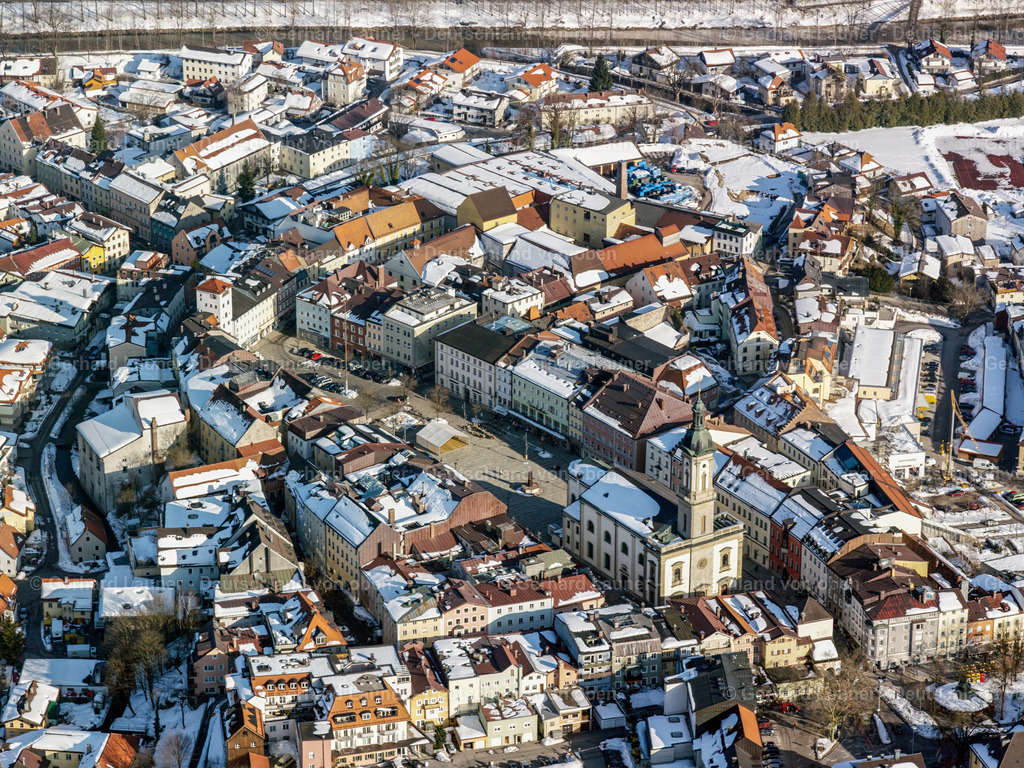 26B0430 | Altstadt Traunstein Winteraufnahme