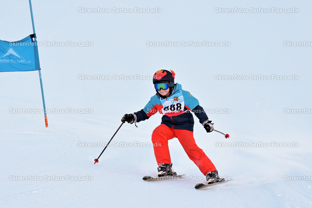 SRF_25.12.2025_0271 | Skirennfotos,Serfaus,Fiss,Ladis,Kinderskirennen,Winter,Tirol,Oberland,skirace,SFL,feelfree,weil wir's genießen,ski,Ski,skifahren,Sonnenplateau, - Realisiert mit Pictrs.com