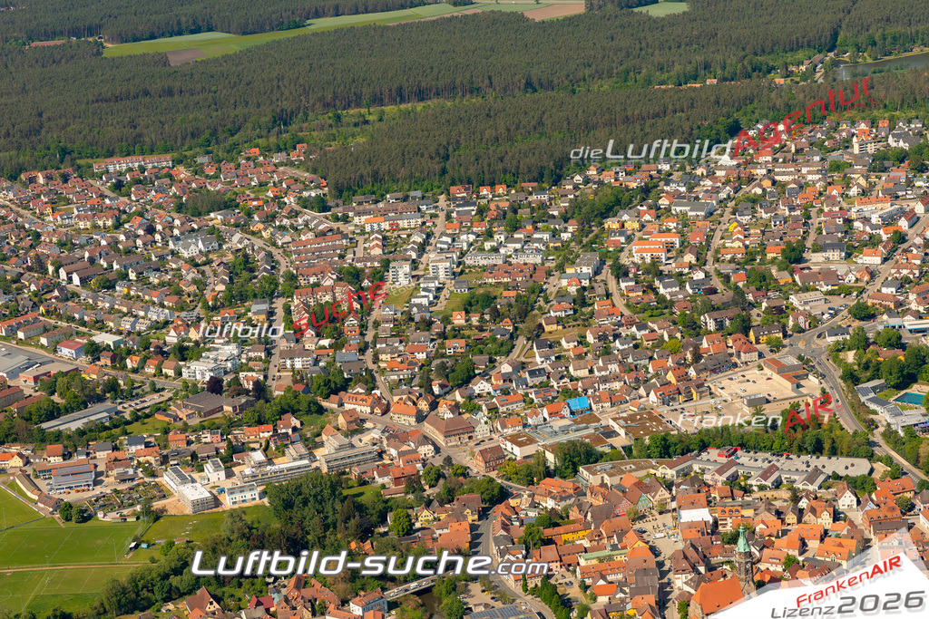 Das Luftbild zeigt :  Roth - Die Luftaufnahme wurde 2024 vom UL-Flugzeug aus erstellt ( keine Drohne ) - Hochauflösende Luftaufnahme - Für grossformatige Ausdrucke geeignet. Die Geschenkidee !Mit Lizenz und Bildrechte bestellbar