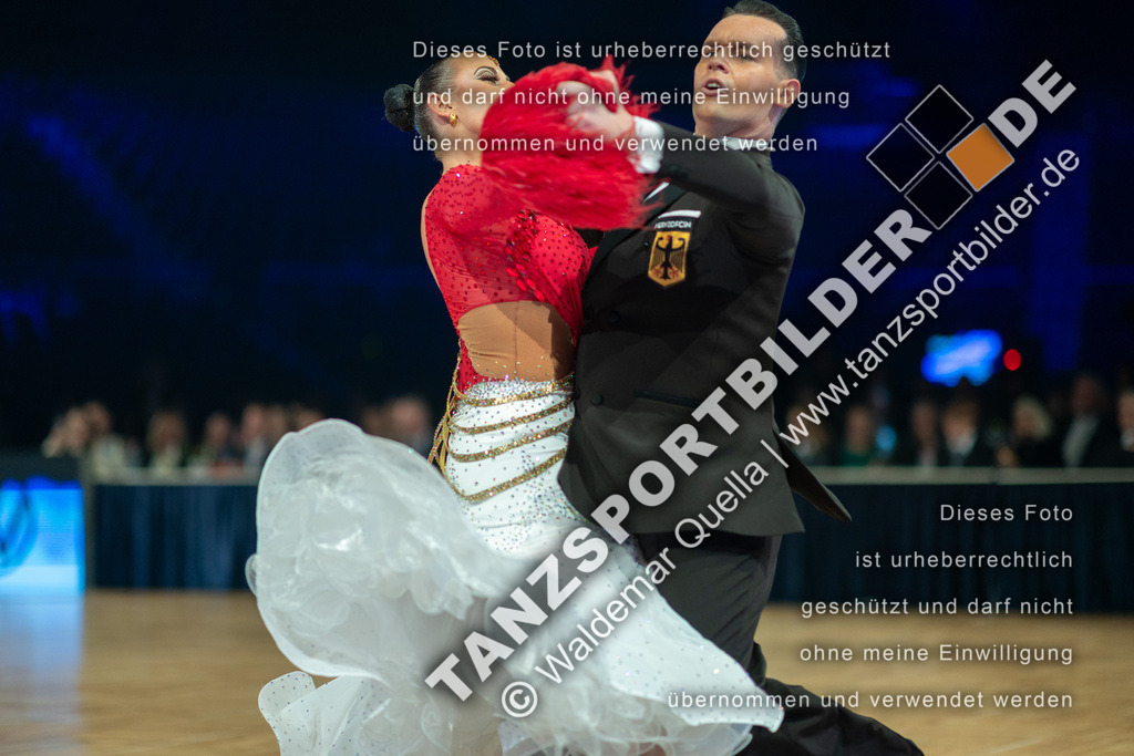 20251206-03593 | Hier finden Sie Tanz Bilder vom Latein und Standard Formationen tanzen. Sportbilder vom Tanzsport. Schöne Fotos und von Weltmeisterschaft, Europameisterschaft, Bundesliga, Regionalliga, Oberliga und Landesliga sowie von GOC Stuttgart, DanceComp, WM Bremen