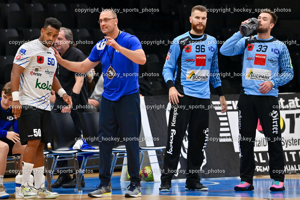 HSG Holding Graz vs. SC Ferlach 16.9.2022 | #50 GONZALEZ-MARTINEZ Adonis, Headcoach SC Ferlach Arnaudovski Risto, #96 KONECNY Micha Martin, #33 STRIEßNIG Florian