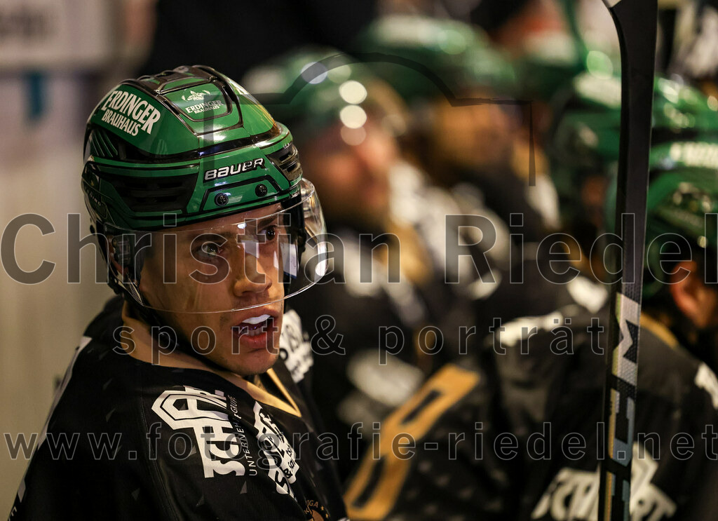 2024-02-23_056_TSV_Erding_gegen_ERSC_Amberg | Erding, Deutschland, 23.02.2024:
Eishockey, Bayernliga Playoffs 2023 / 2024, 3. Spieltag, TSV Erding gegen ERSC Amberg, Endergebnis: 2:3 n. V.

Mark Waldhausen (Erding Gladiators, #27)

Foto: Christian Riedel / fotografie-riedel.net