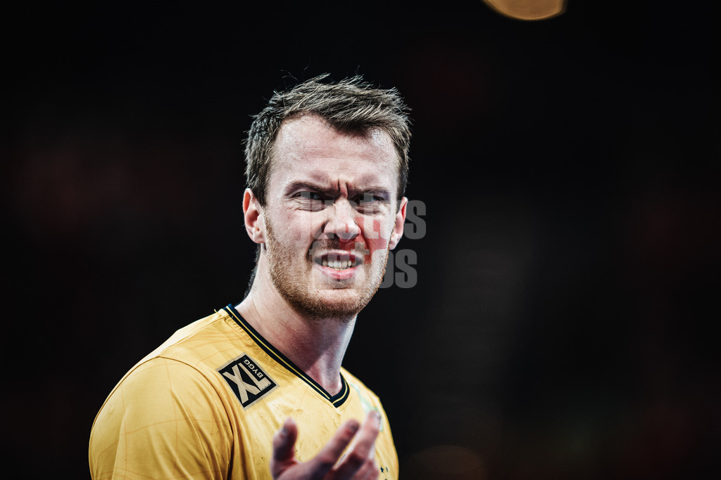 Handball | Herren | EHF EURO 2024 | European Championshop Men 2024 Final Tournament | Dänemark vs. Schweden | 19.01.2024 | Felix Claar (#19, Schweden, SWE) ratlos