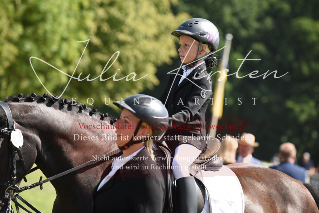 DSC_9793 | Pferde- und Turnierfotografie in Westsachsen. Pferdeportraits, Auftragszeichnungen und intuitive Kunst.