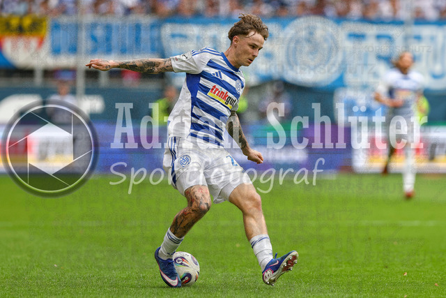 03.05.2026, GER, Fussball, Herren, 3. Liga, Saison 2025/2026, MSV Duisburg - FC Energie Cottbus | Niklas Jessen (MSV Duisburg) in Aktion am Ball, Einzelaktion 