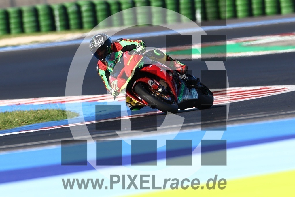 0171-20240928_07396 | Schöne Erinnerungen an spannende Momente - das festzuhalten ist unser Job. PIXELrace.de ist seit 2003 auf den Rennstrecken Europas unterwegs um die Action draußen beim Fahren und die wunderbare Stimmung imm Fahrerlager für euch einzufangen.