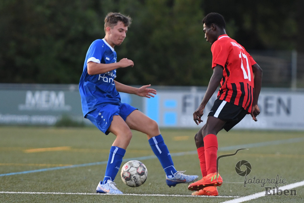 FC Rastede-Heidmühler FC | B-Jugend Bezirkspokal; FC Rastede (blau)-Heidmühler FC (rot) am 16.08.2023; in Rastede (Sportanlage Köttersweg), Photo: Philip Eiben 2023 - Realisiert mit Pictrs.com