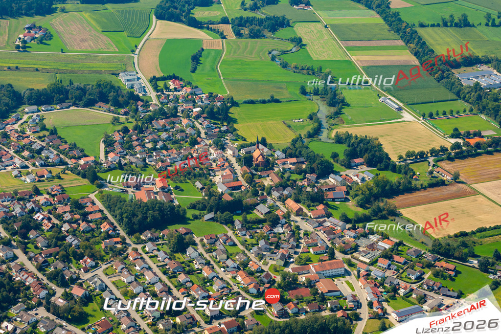 Das Luftbild zeigt :  Hebertsfelden - Die Luftaufnahme wurde 2024 vom UL-Flugzeug aus erstellt ( keine Drohne ) - Hochauflösende Luftaufnahme - Für grossformatige Ausdrucke geeignet. Die Geschenkidee !Mit Lizenz und Bildrechte bestellbar