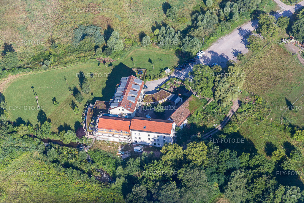 Gebäudekomplex der Hotelanlage Zeiskamer Mühle | Luftbild: Gebäudekomplex der Hotelanlage Zeiskamer Mühle in Zeiskam im Bundesland Rheinland-Pfalz in Deutschland. Foto: IMG_092489.jpg vom 01.08.2016 durch Werner Riehm/FLY-FOTO.de - Realisiert mit Pictrs.com