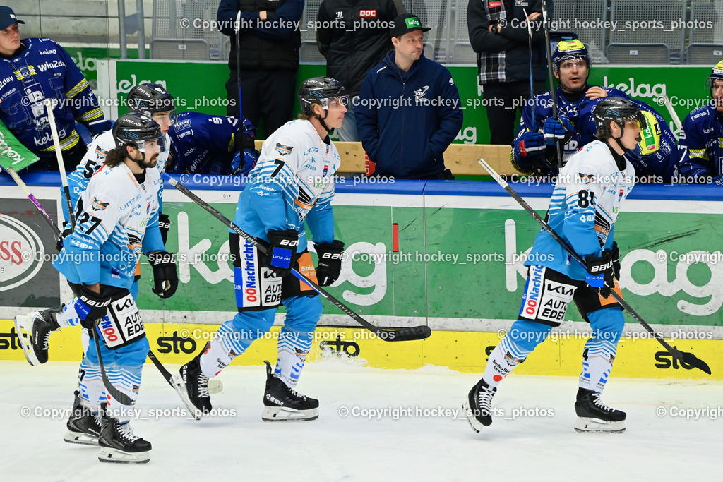 EC IDM WÄRMEPUMPEN VSV vs. Steinbach Black Wings Linz | Jubel Black Wings Linz Mannschaft, #7 Brian Lebler Black Wings Linz, #81 Sean Brendan Collins Black Wings Linz, #27 Shawn St-Amant Black Wings Linz, EC IDM WÄRMEPUMPEN VSV vs. Steinbach Black Wings Linz, EC IDM WÄRMEPUMPEN VSV vs. Steinbach Black Wings Linz am 28.11.2025 in Villach (Stadthalle Villach), Austria, (Photo by Bernd Stefan)