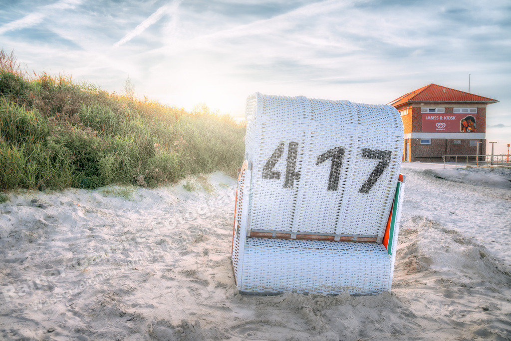 158 Hooksiel Strand - 02-09-2023 -R Ganske | Onlineshop mit Bildern von Stränden, Häfen und Meer. Leinwände, Poster, Kalender und andere Materialien erhältlich. Kommerzielle Lizenzen möglich.  - Realisiert mit Pictrs.com