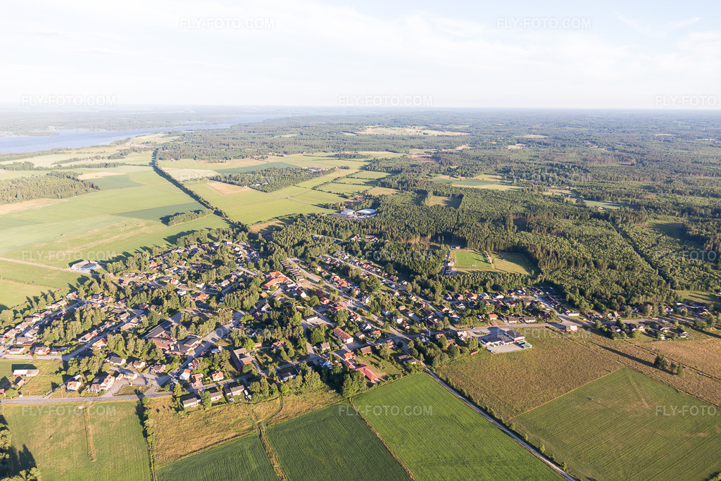 Aerial view: View of the town in Grimslöv in the state Kronobergs län, Sweden. – Photo: IMG_108055.jpg taken on 06/26/2018 by Werner Riehm/FLY-FOTO.com – Resolution of the original: 5472 x 3648 px