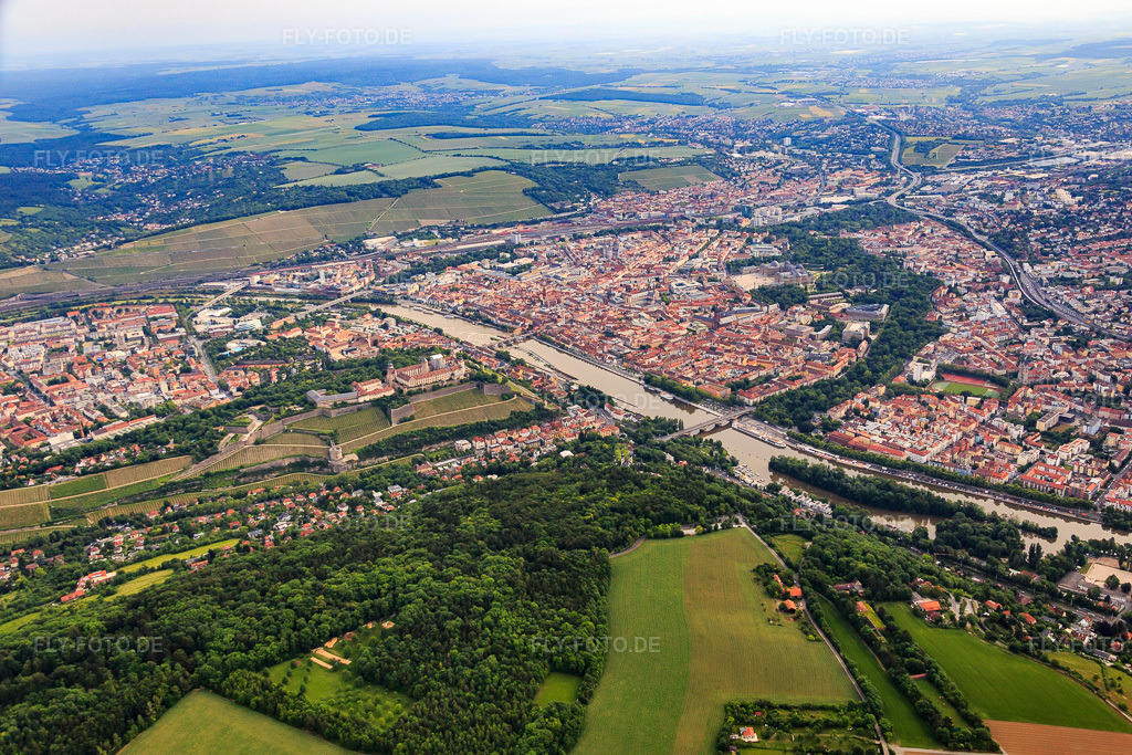 Luftbild: Leistenstr im Ortsteil Steinbachtal in Würzburg im Bundesland Bayern in Deutschland. Foto: IMG_089792.jpg vom 11.06.2016 durch Werner Riehm/FLY-FOTO.de