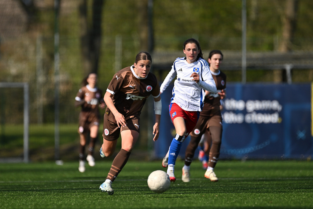 Fußball I Frauen I Saison 2024-2025 I Frauen-Regionalliga Nord I 17. Spieltag I Hamburger SV II - FC St. Pauli | Der Sportfotograf. - Realisiert mit Pictrs.com