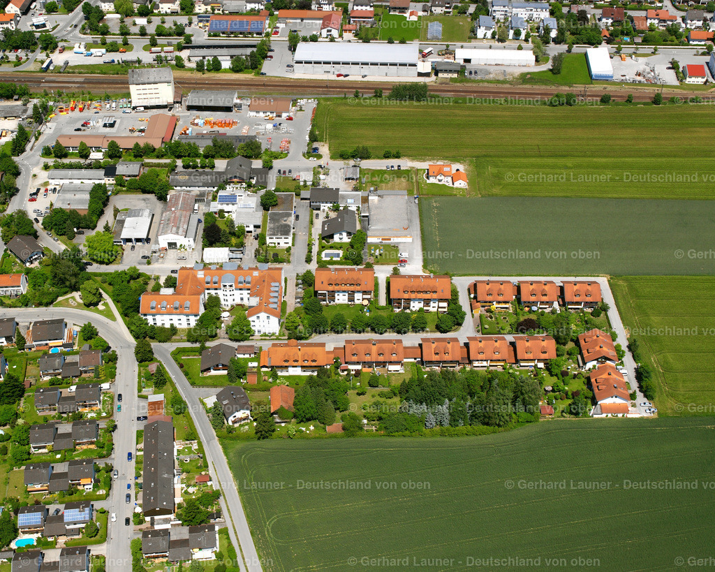 2600537 | ALTöTTING 09.06.2006 Wohngebiet einer Einfamilienhaus- Siedlung  in Altötting im Bundesland Bayern, Deutschland // Single-family residential area of settlement  in Altötting in the state Bavaria, Germany Foto: Gerhard Launer