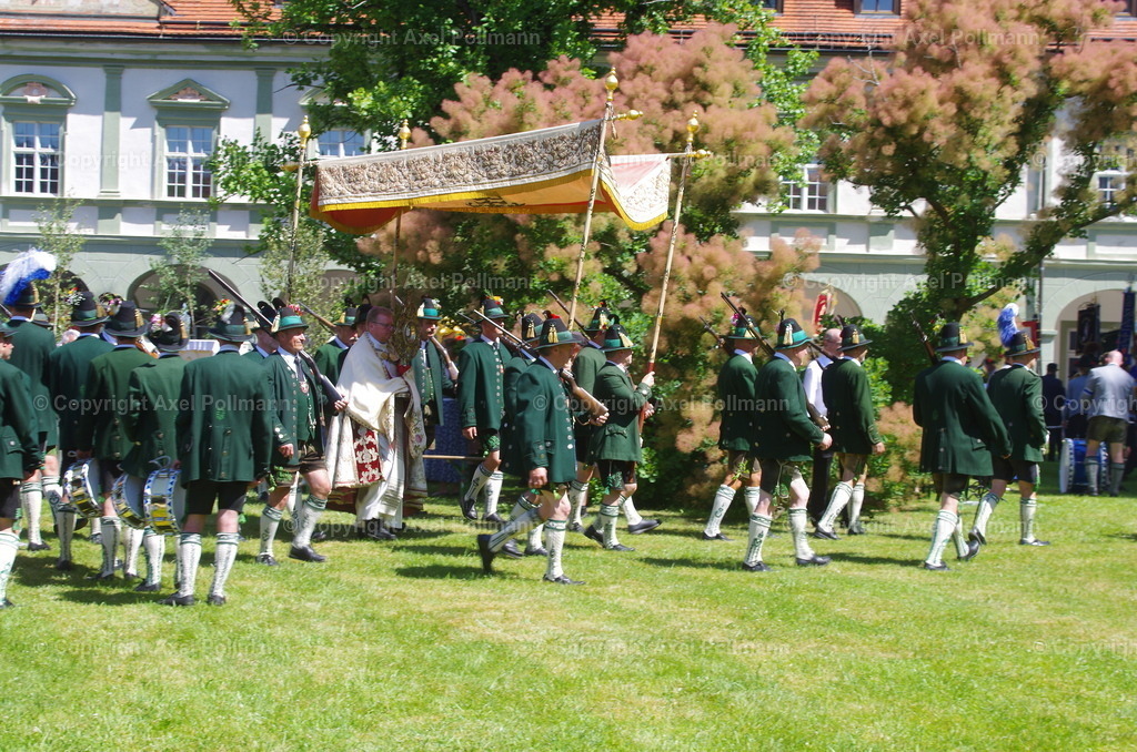 IMGP6732 | fotografiert von Axel PollmannLeonhardi Wallfahrt Benediktbeuern und Murnau, Fronleichnam, Fasching, Landschaft im Loisachtal und Benediktbeuern  - Realisiert mit Pictrs.com