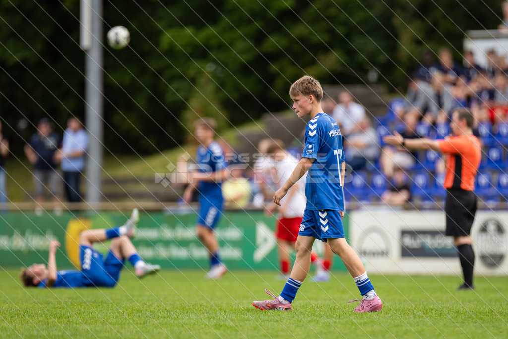20250920_Picselweb-Fotografie_1R3_2039 | JFV D/A &amp; Stade - VfB Oldenburg0:1 VfB no70:2 VfB no70:3 VfB JFV Eigentor0:4 VfB no70:5 VfB no71:5 JFV no3 Jaric Jimenez-Voss2:5 JFV no9 Janko Sylvester3:5 JFV no16 Damian Elias Mihro Burekovic - Realisiert mit Pictrs.com