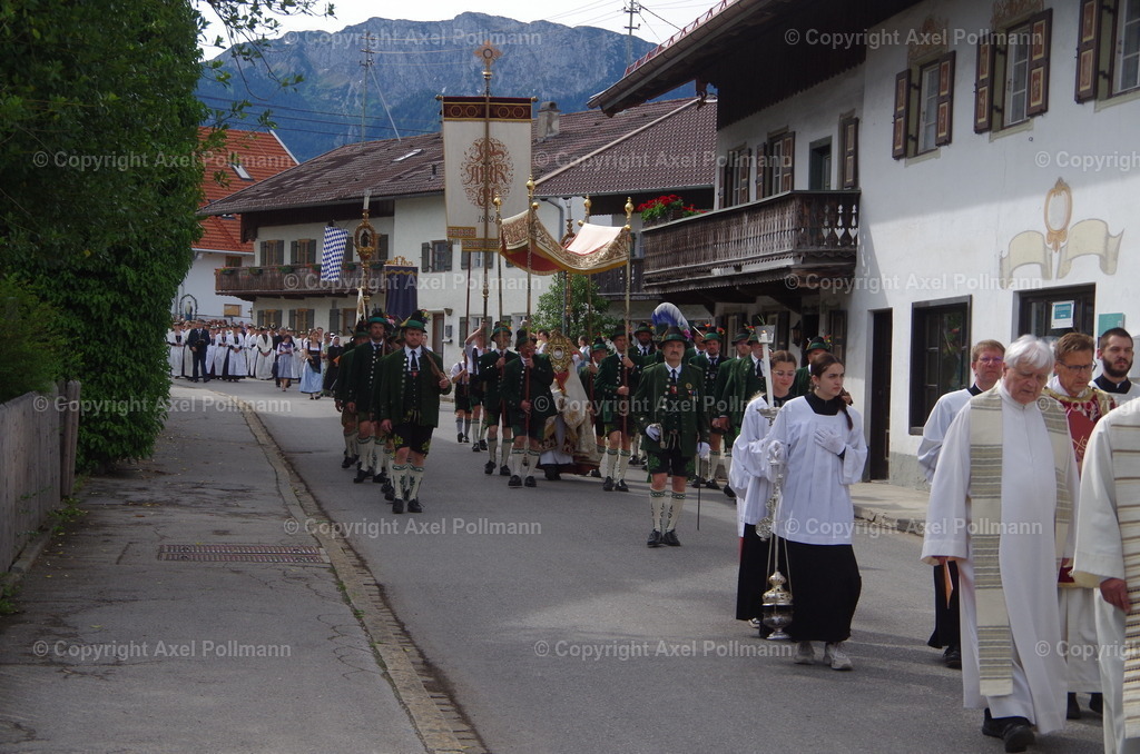 IMGP5211 | fotografiert von Axel PollmannLeonhardi Wallfahrt Benediktbeuern und Murnau, Fronleichnam, Fasching, Landschaft im Loisachtal und Benediktbeuern  - Realisiert mit Pictrs.com