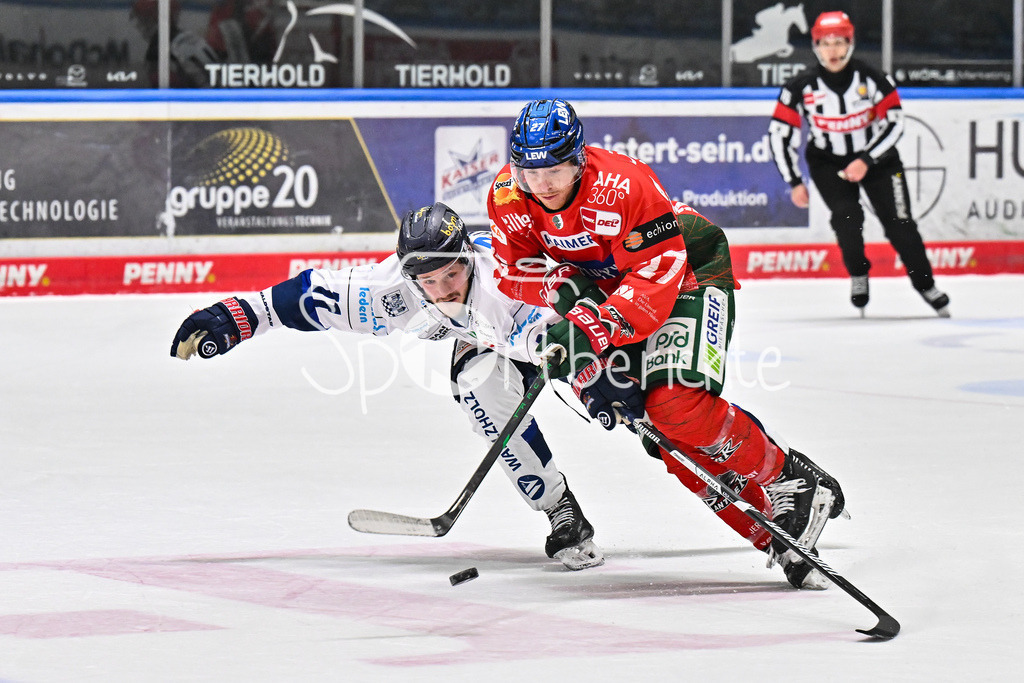 Augsburger Panther - Iserlohn Roosters | AUGSBURG, GERMANY - 06. JANUARY: im Duell Henrik TÖRNQVIST (Iserlohn Roosters 11) und Kyle MAYHEW (Augsburger Panther 27) während dem Match zwischen den Augsburger Panthern und den Iserlohn Roosters am 37. Spieltag der Penny DEL im Curt Frenzel Stadion
